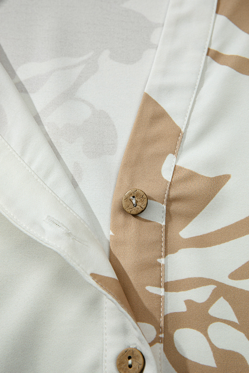 Vestido largo de corte A con mangas con volantes y estampado abstracto en color caqui, talla grande