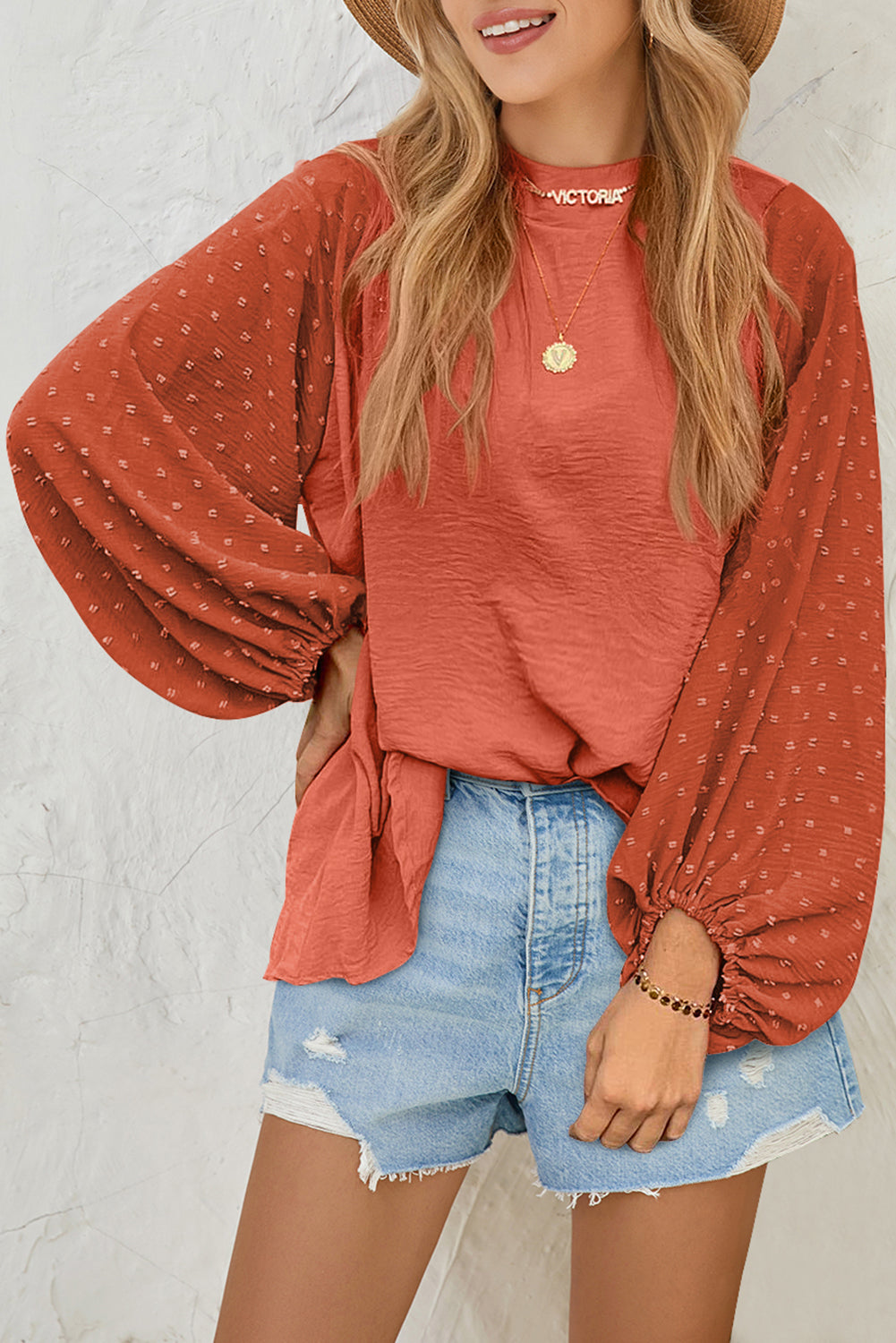 Blusa de manga abullonada con lunares suizos color naranja rojizo y estampado patchwork arrugado