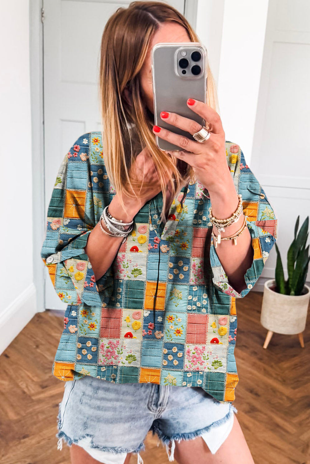 Chemisier à col en V et patchwork floral bleu ciel