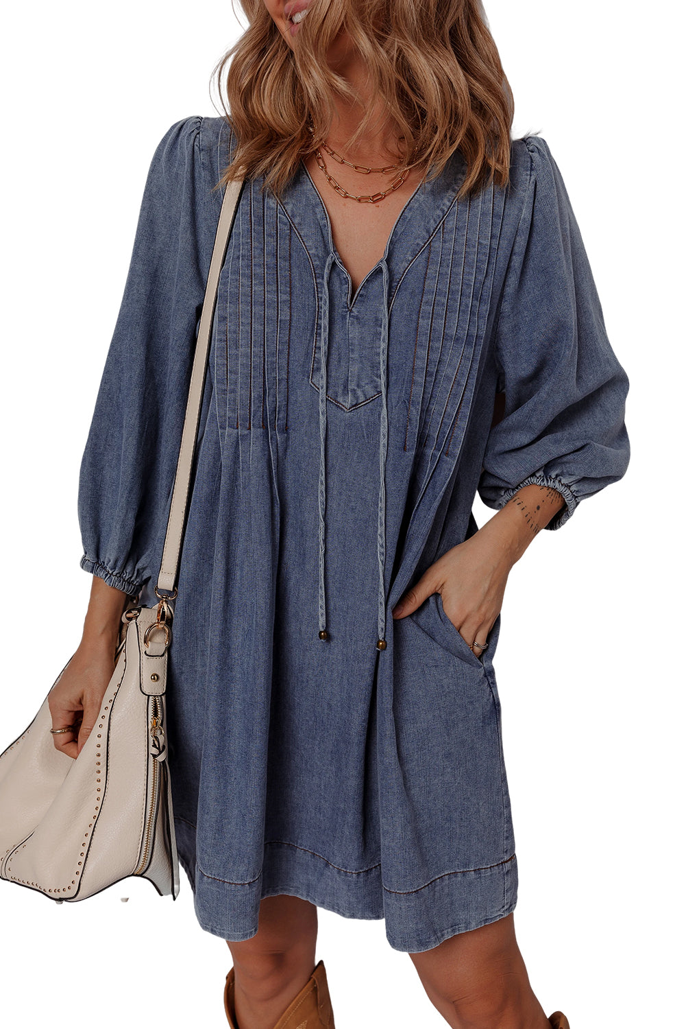 Robe courte en jean bleu marine plissée à col en V et manches 3/4