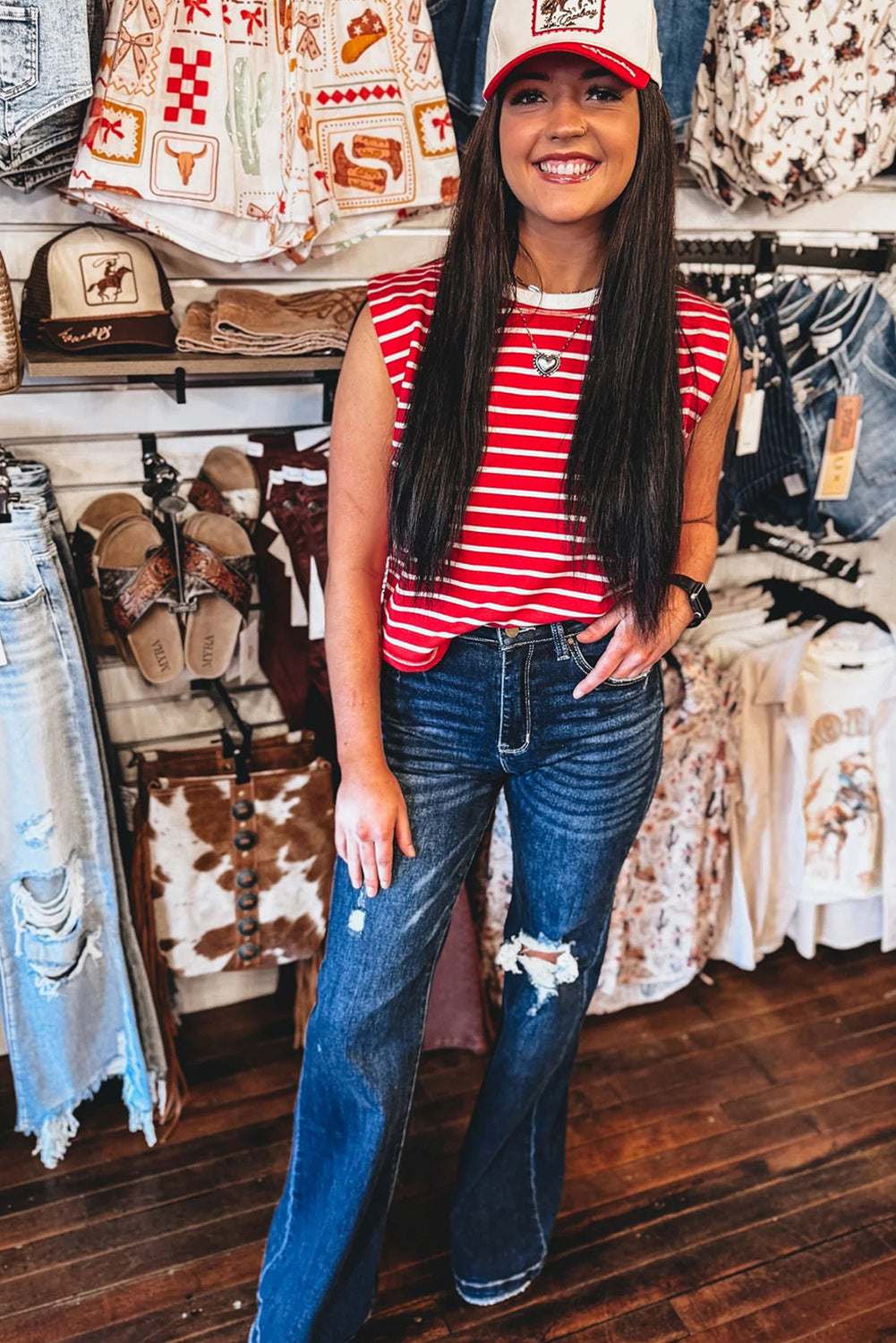 Camiseta holgada de tirantes con cuello redondo acanalado y rayas rojas