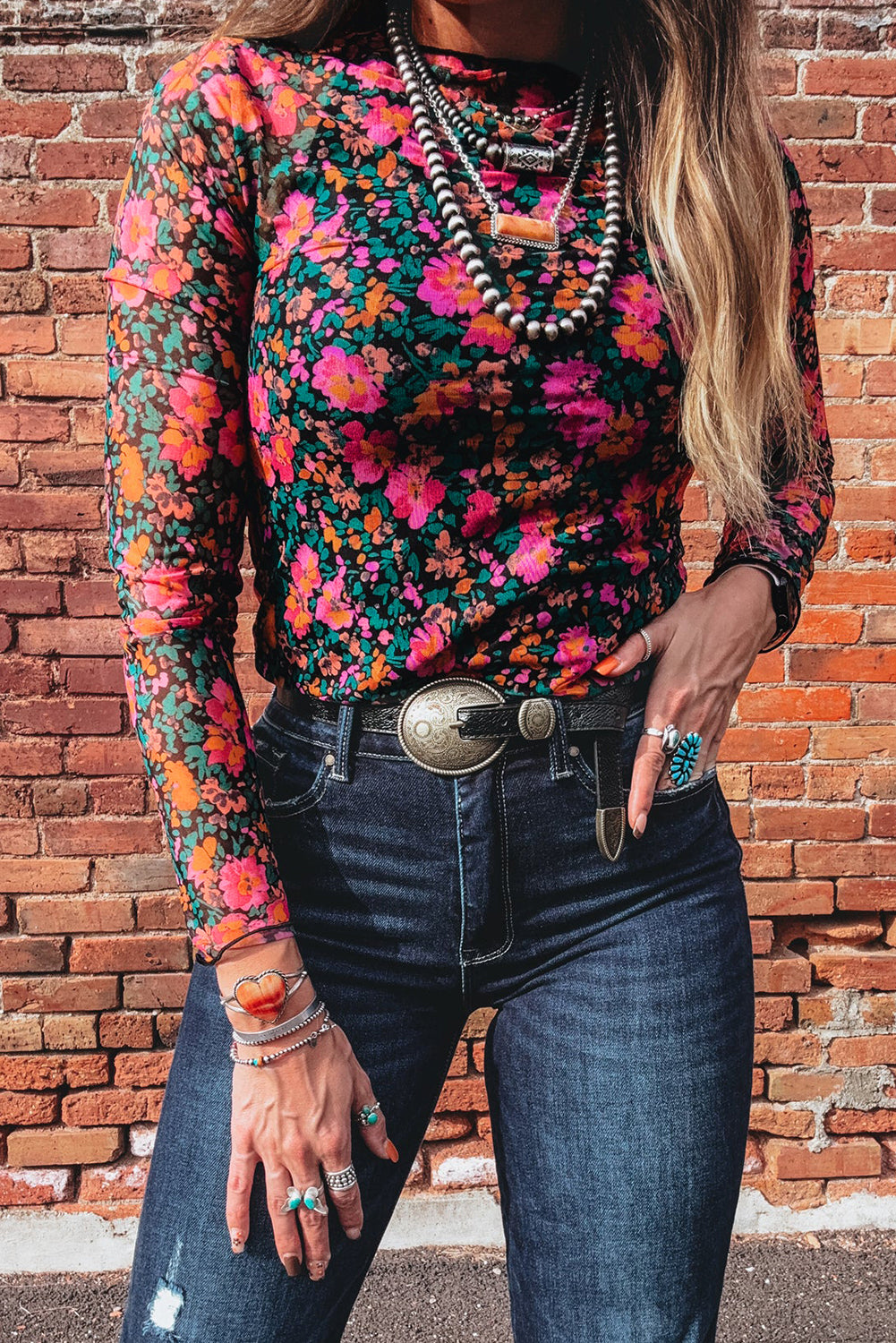 Haut à manches longues et col montant en maille florale rose, coupe ajustée