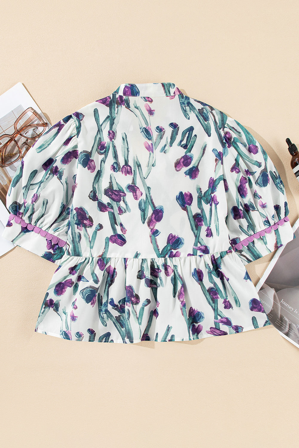 Chemisier à basque à manches bouffantes et bordure en ricrac à fleurs violettes