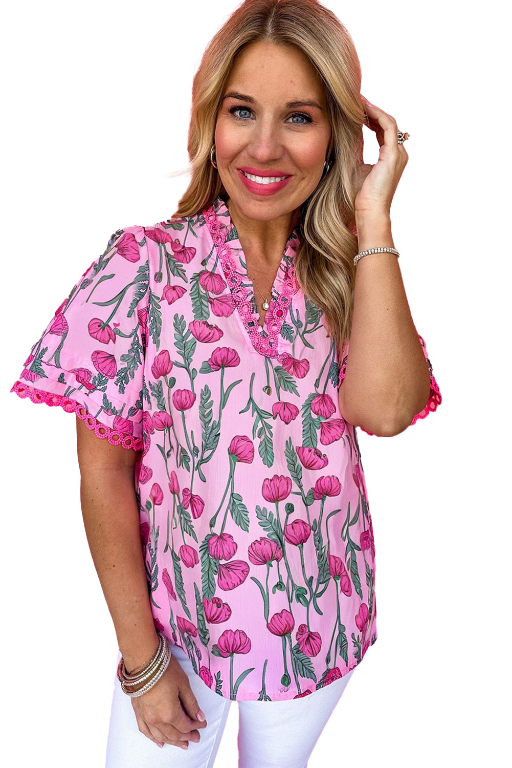 Chemisier rose à imprimé floral et détails en dentelle à volants et col en V