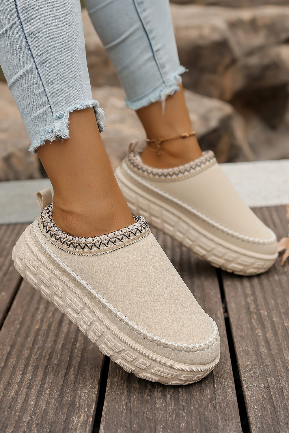 White Contrast Stitch Detail Plush Winter Clog Slippers
