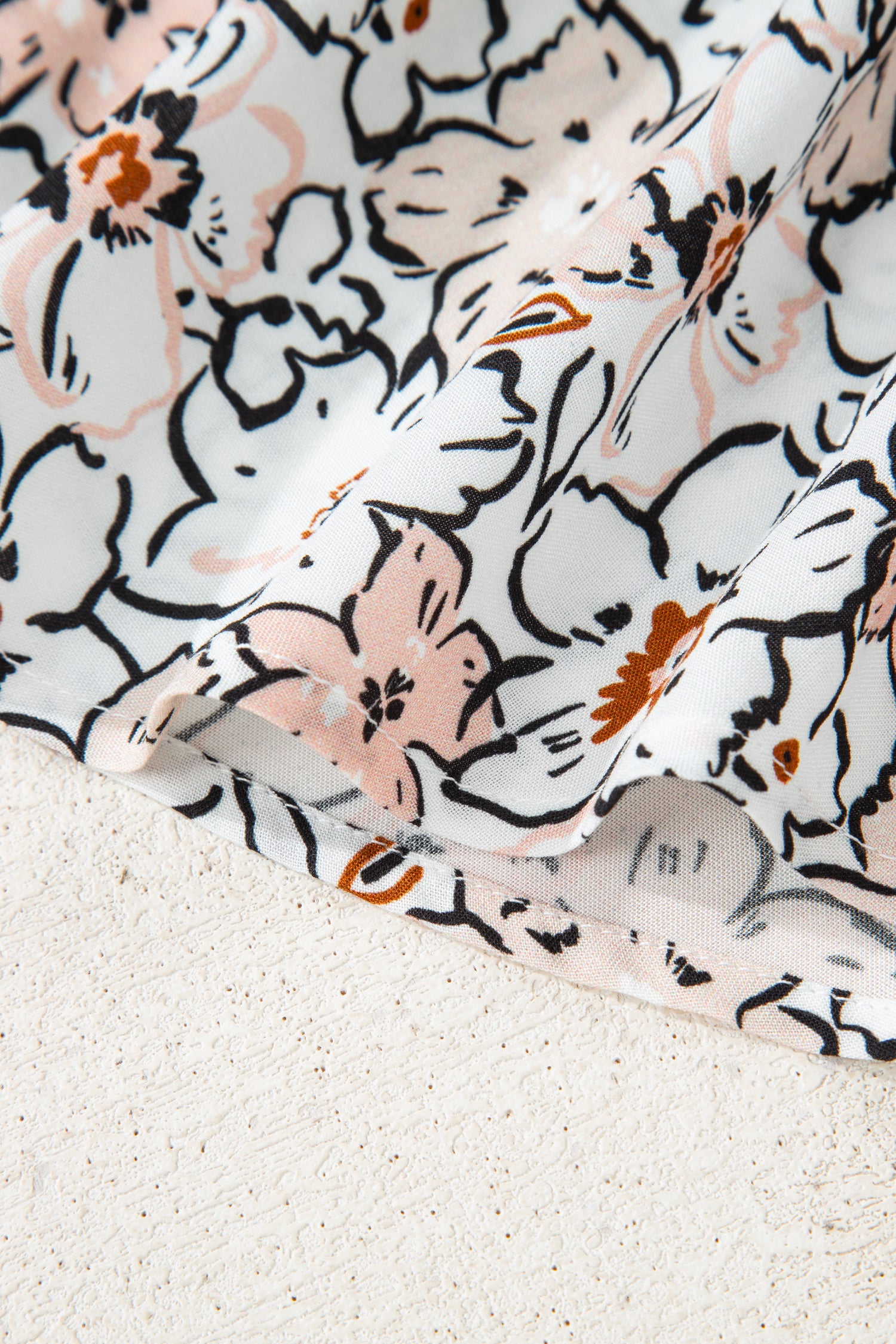 Chemise kaki à imprimé floral audacieux, manches bouffantes à volants et boutons