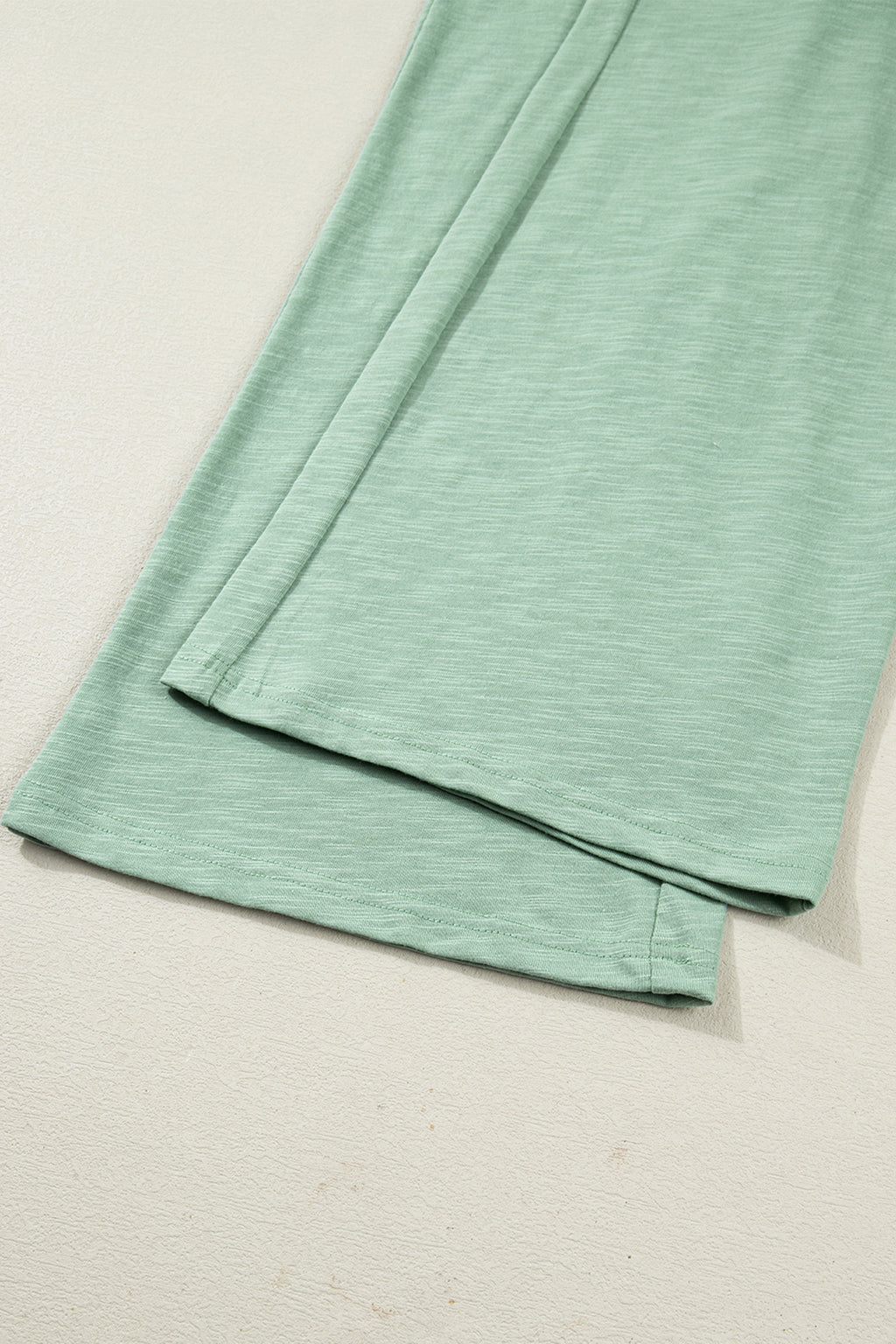 Ensemble t-shirt Canton à manches courtes et poignets retroussés, pantalon à cordon de serrage et poches plaquées à coutures apparentes