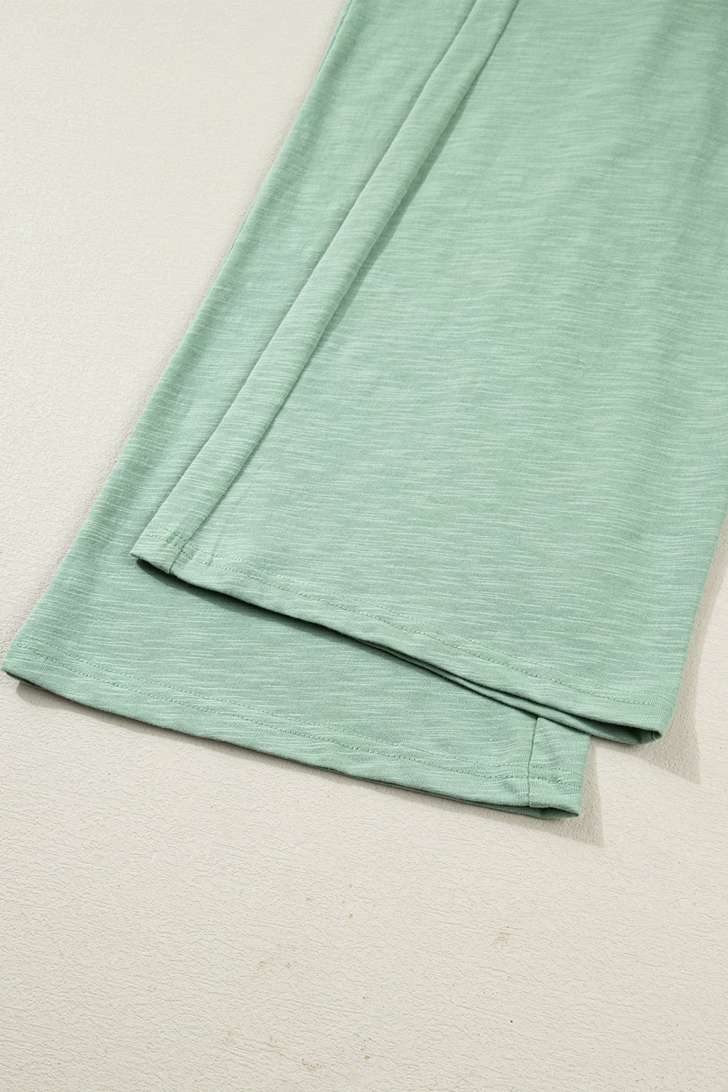 Ensemble t-shirt Canton à manches courtes et poignets retroussés, pantalon à cordon de serrage et poches plaquées à coutures apparentes