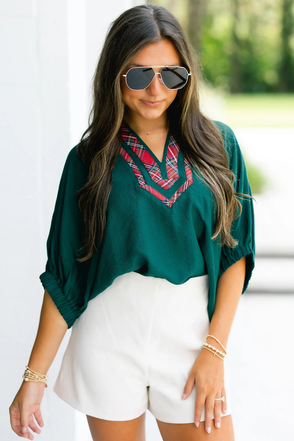 Blusa de media manga con cuello en V y patchwork a cuadros en contraste de Evergreen