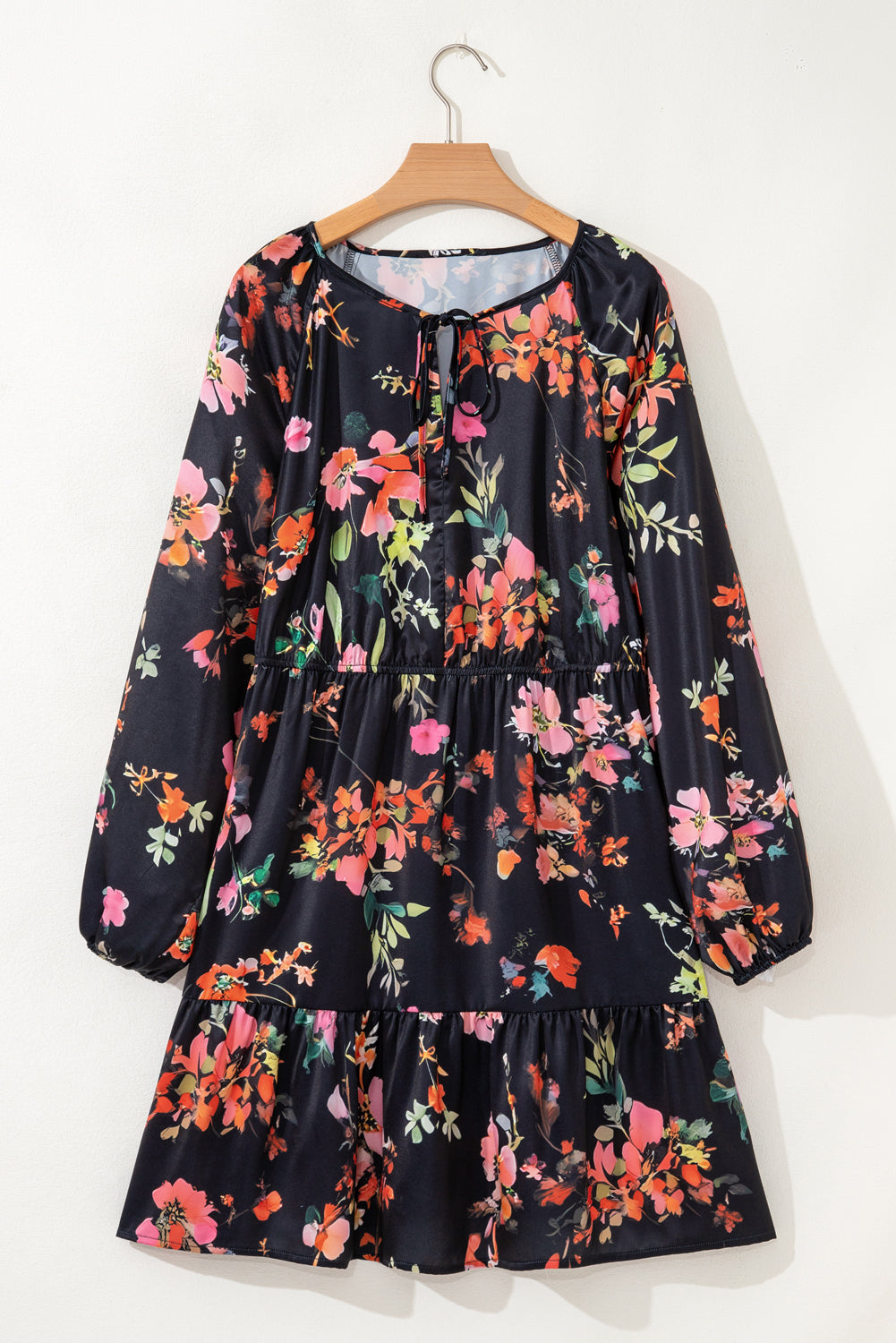 Mini-robe noire à imprimé floral grande taille, col noué, taille cintrée, manches longues