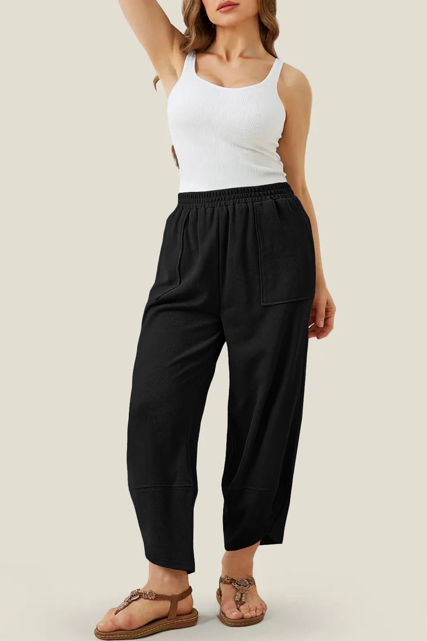 Pantalon capri noir grande taille à taille élastique et ourlet asymétrique, coupe ample