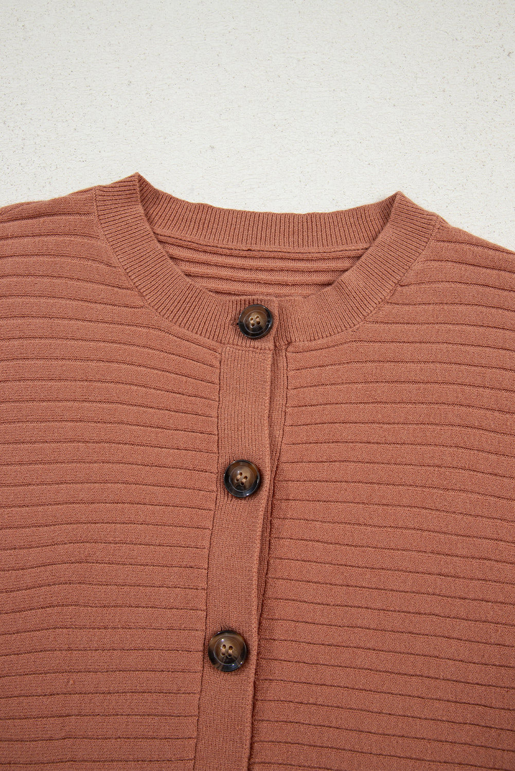 Cardigan à manches dolman boutonnées en tricot côtelé rose abricot