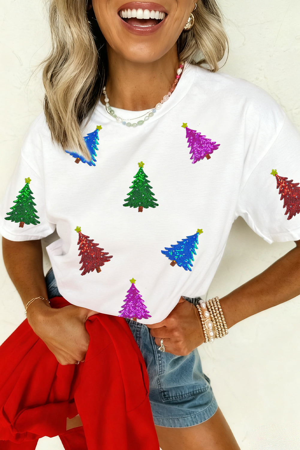 Camiseta navideña con estampado de árbol de Navidad blanco brillante y mangas con puños
