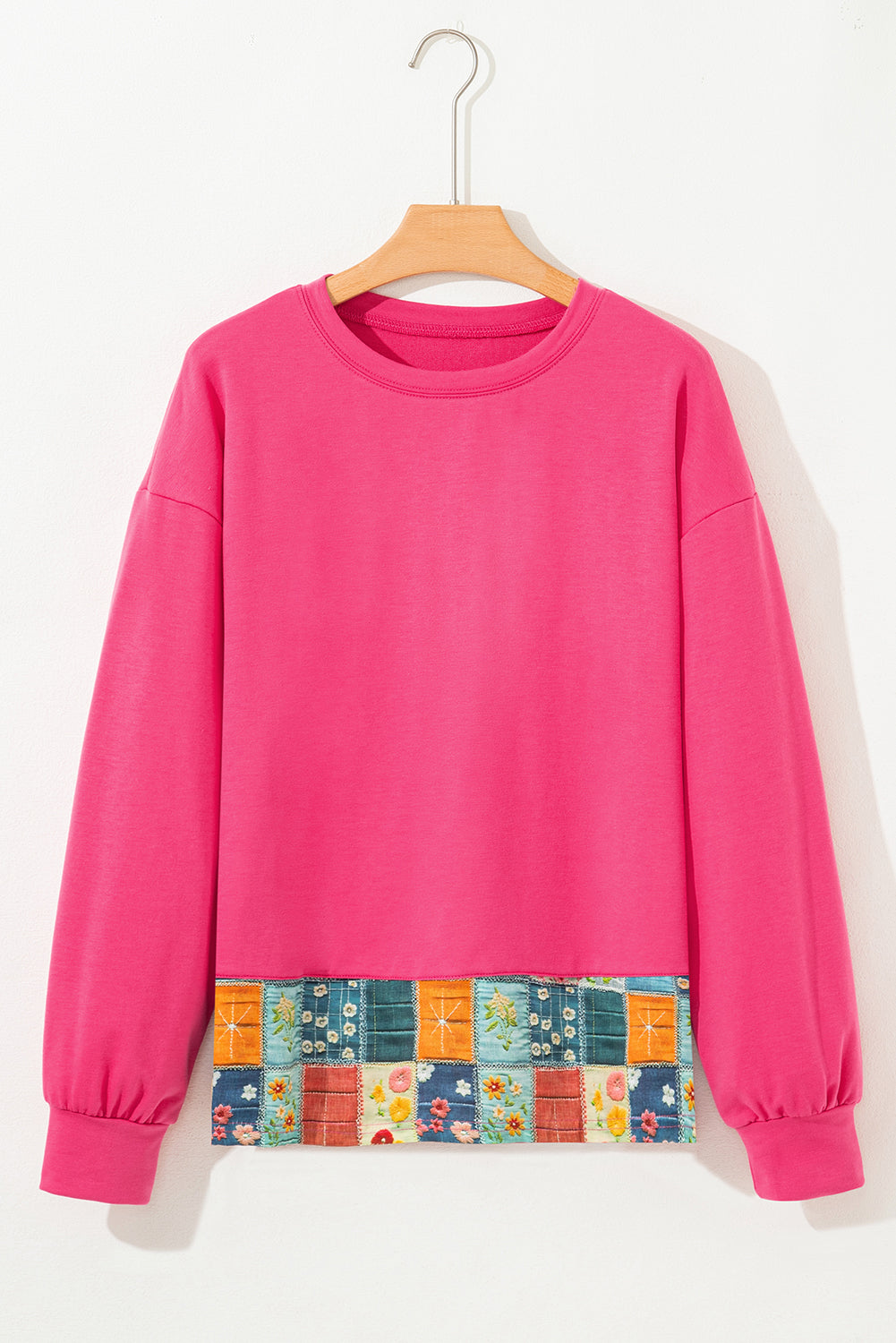 Haut décontracté à ourlet fleuri rose fraise et col rond, patchwork