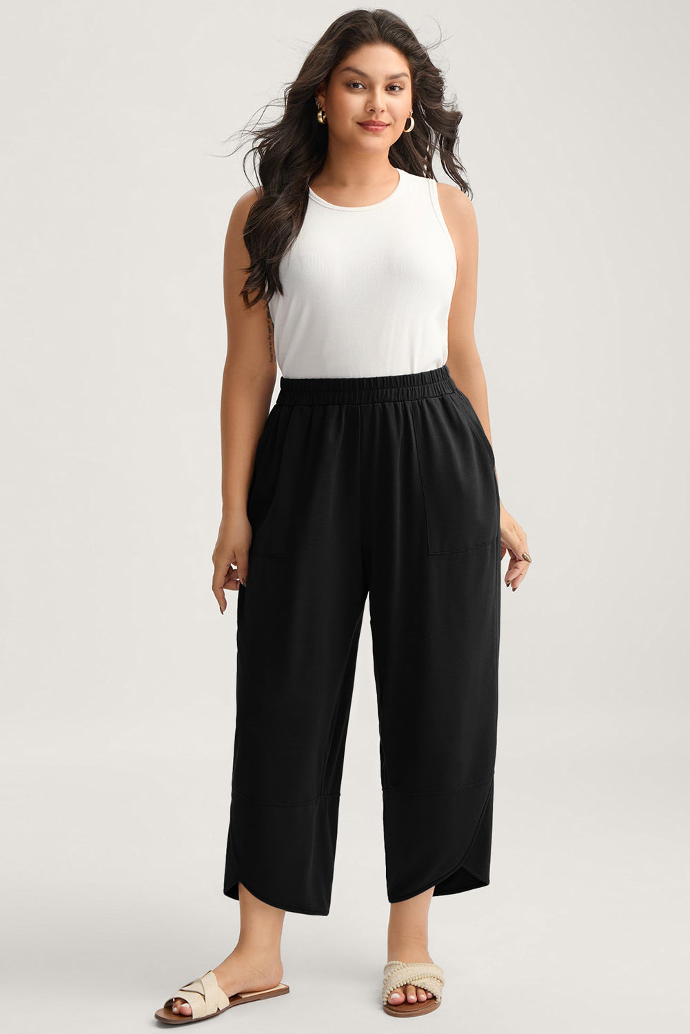 Pantalon capri noir grande taille à taille élastique et ourlet asymétrique, coupe ample