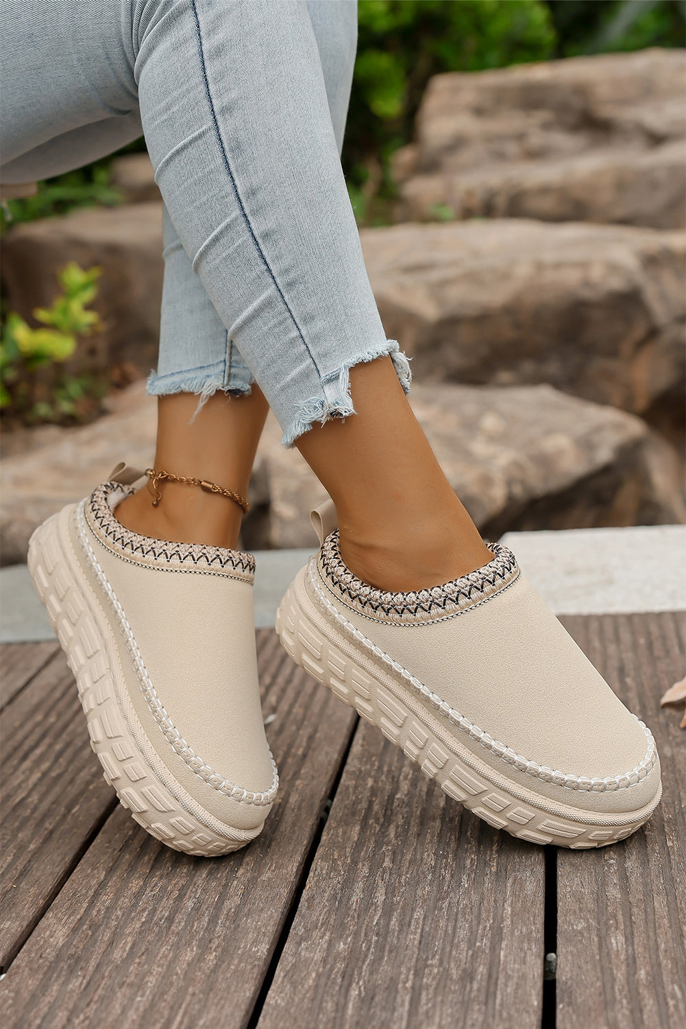 White Contrast Stitch Detail Plush Winter Clog Slippers