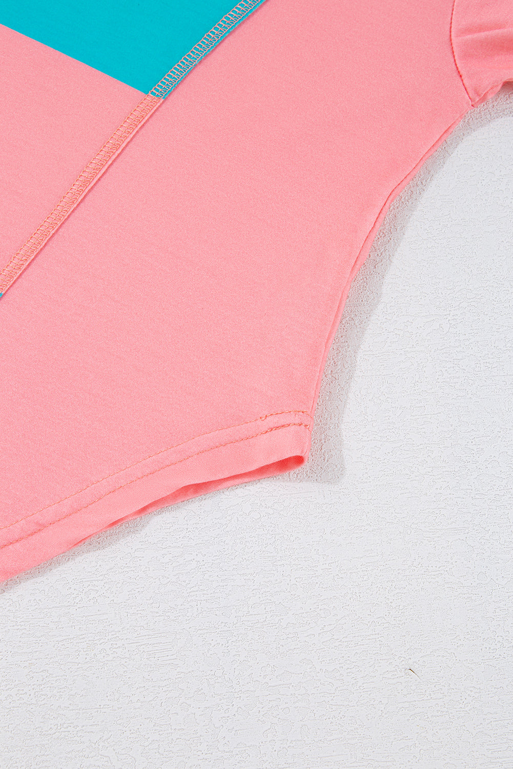 Top de cuello redondo con mangas caídas y bloques de color verde claro