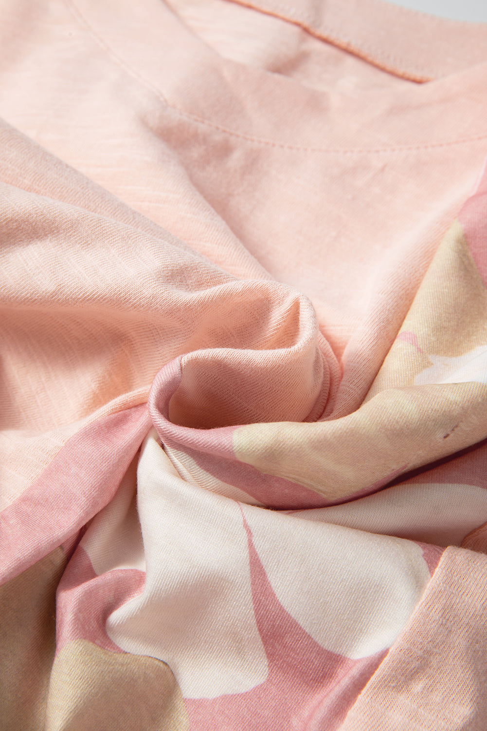 Top oversize con escote en V, mangas con brazalete y flores de patchwork rosa de los años 60