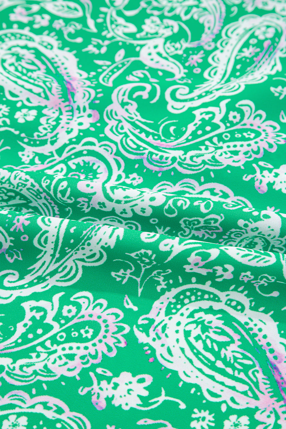 Mini-robe verte à manches longues et imprimé cachemire, boutonnée sur le devant et nouée à la taille