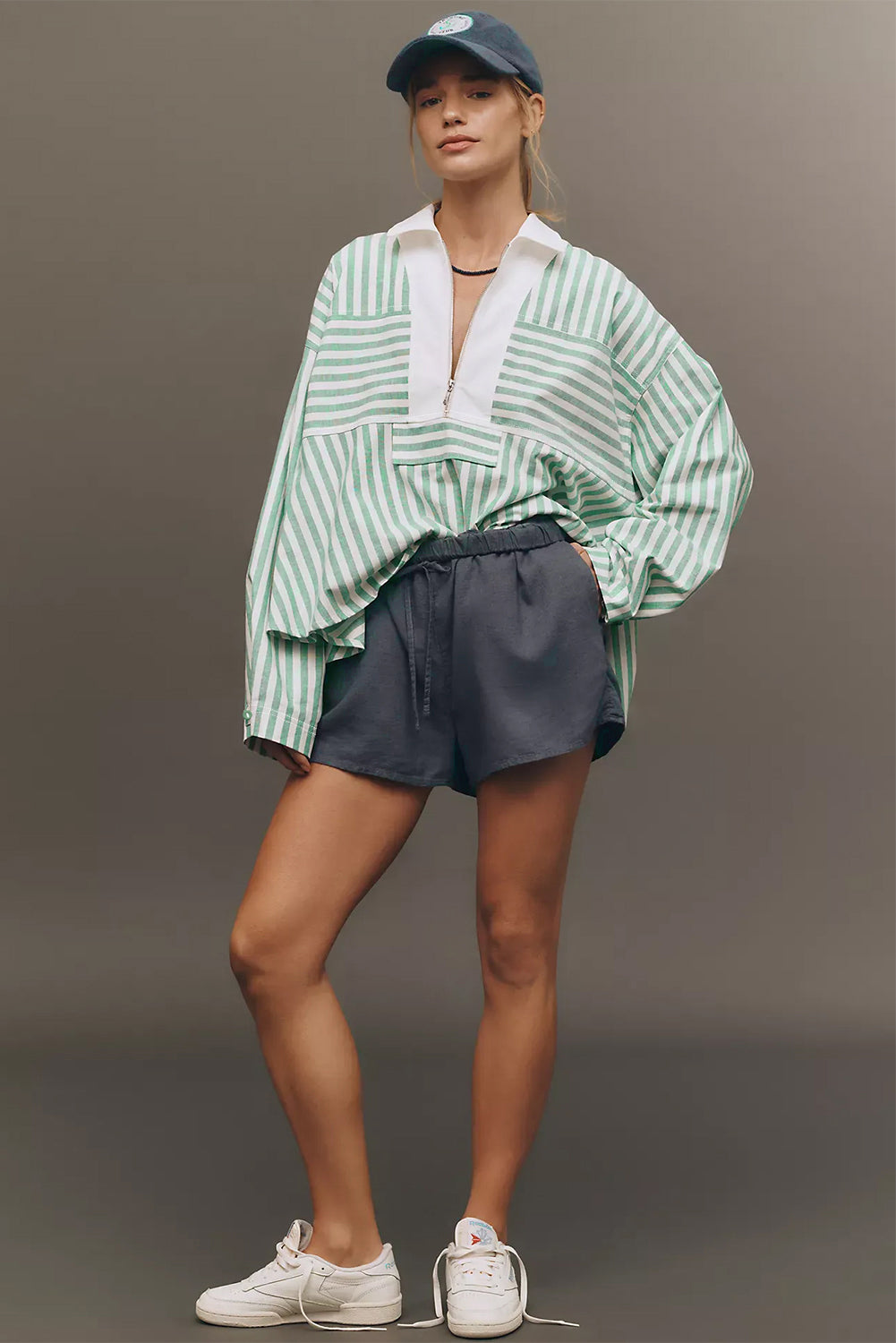 Top de manga larga con cuello con cremallera y rayas verdes