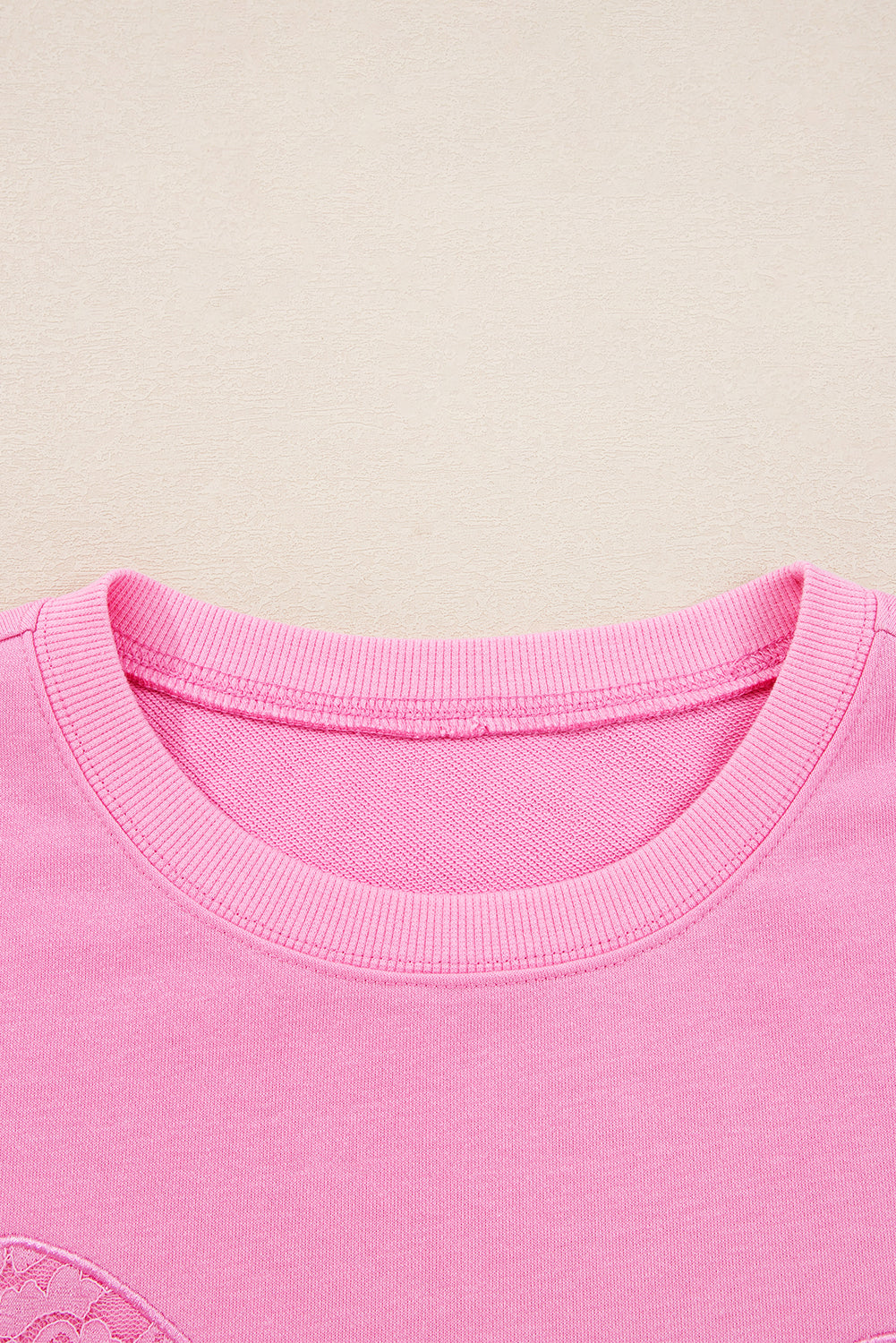 Sudadera de talla grande con mangas dolman bordadas con lazo de encaje rosa