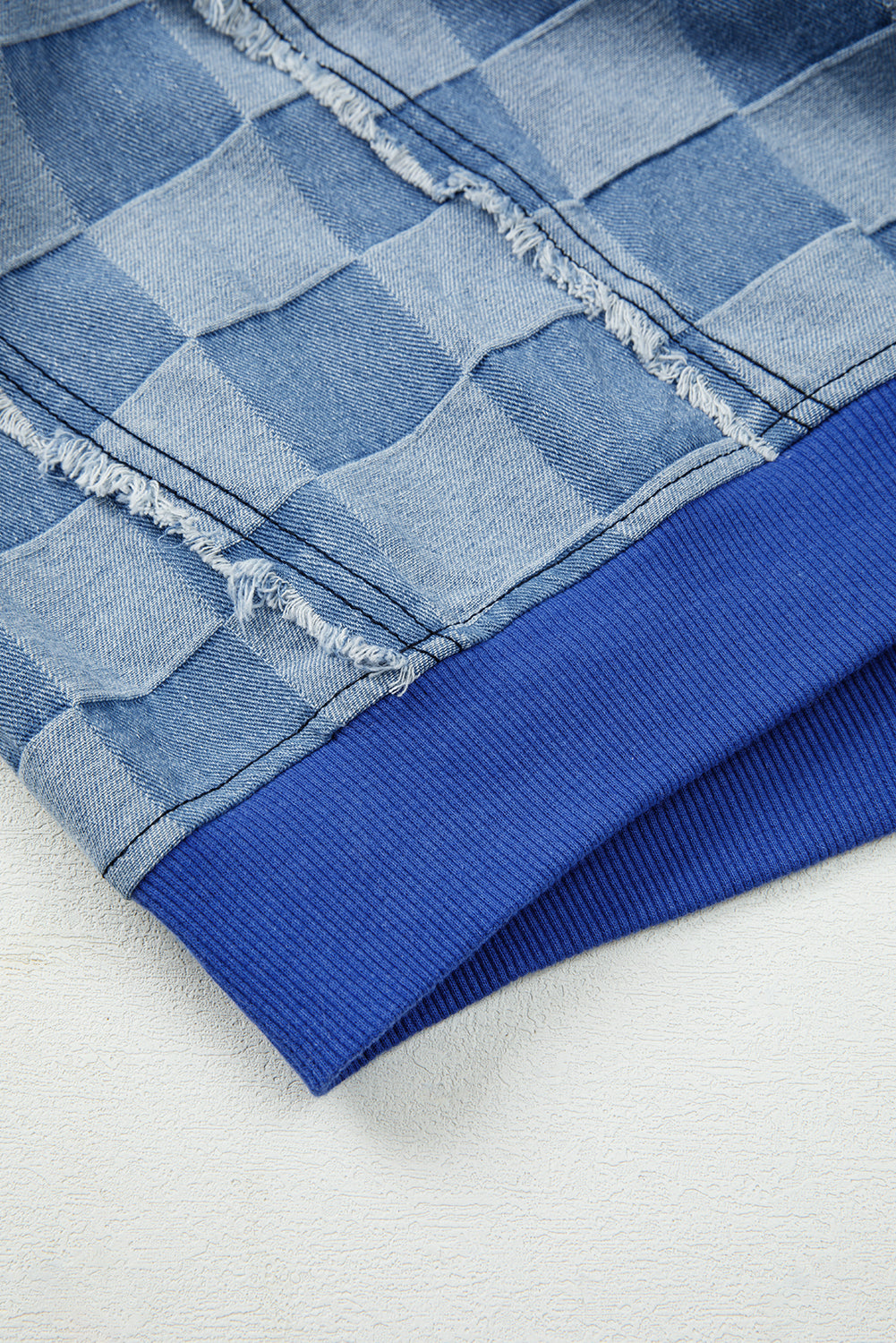 Pull oversize en denim bleu ciel à détails bruts et à motif damier