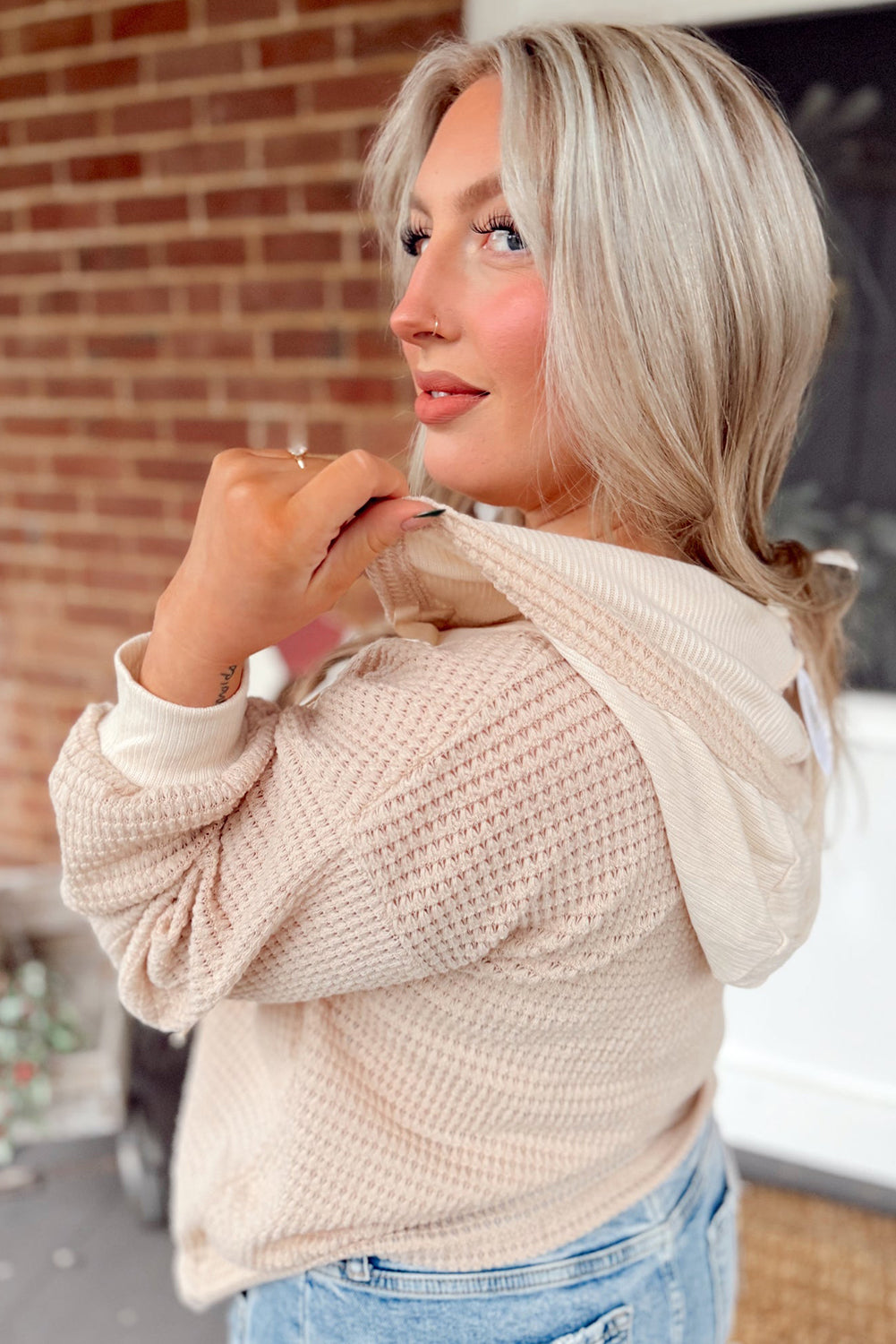 Top de manga larga con capucha y hombros caídos con patchwork de gofres de avena