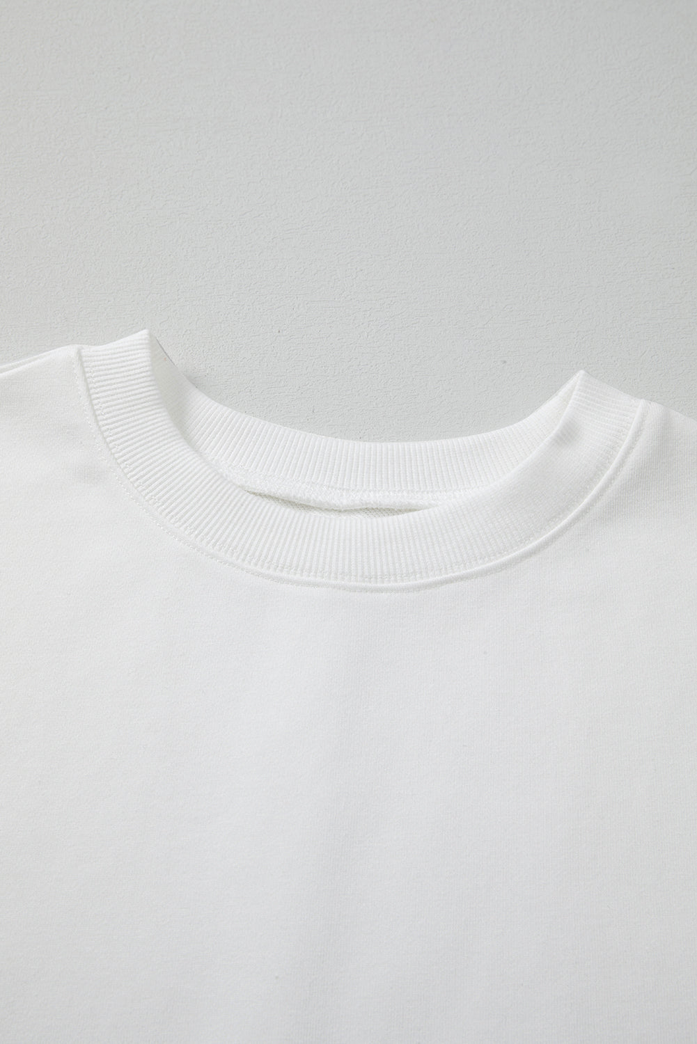 Sweat-shirt blanc à imprimé floral et pois, manches patchwork, coupe haute et basse