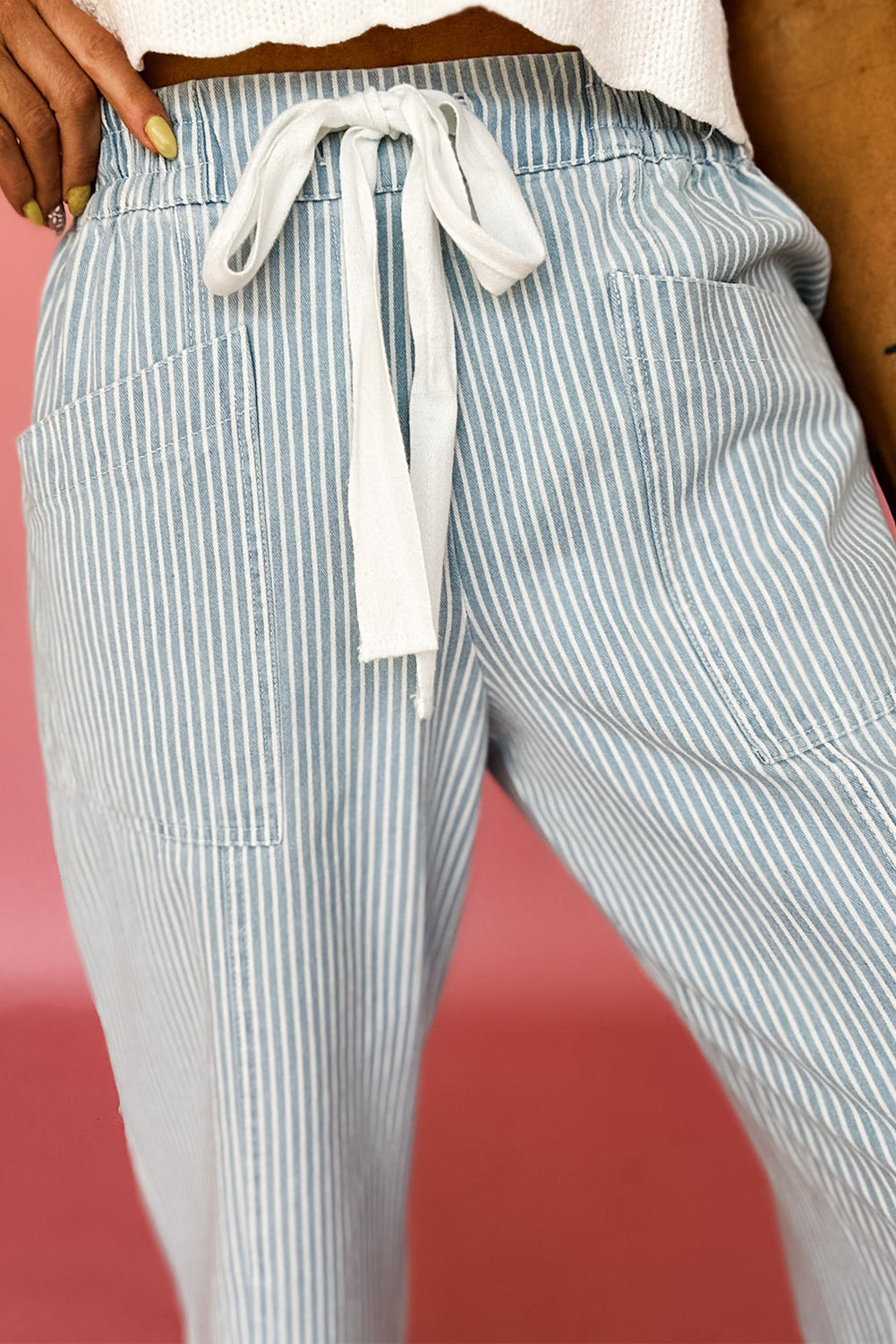 Jean bleu ciel rayé taille mi-haute avec cordon de serrage