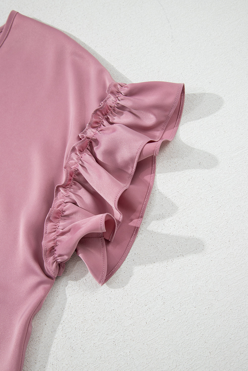 Chemisier à col en V et manches à volants en satin Toadstool