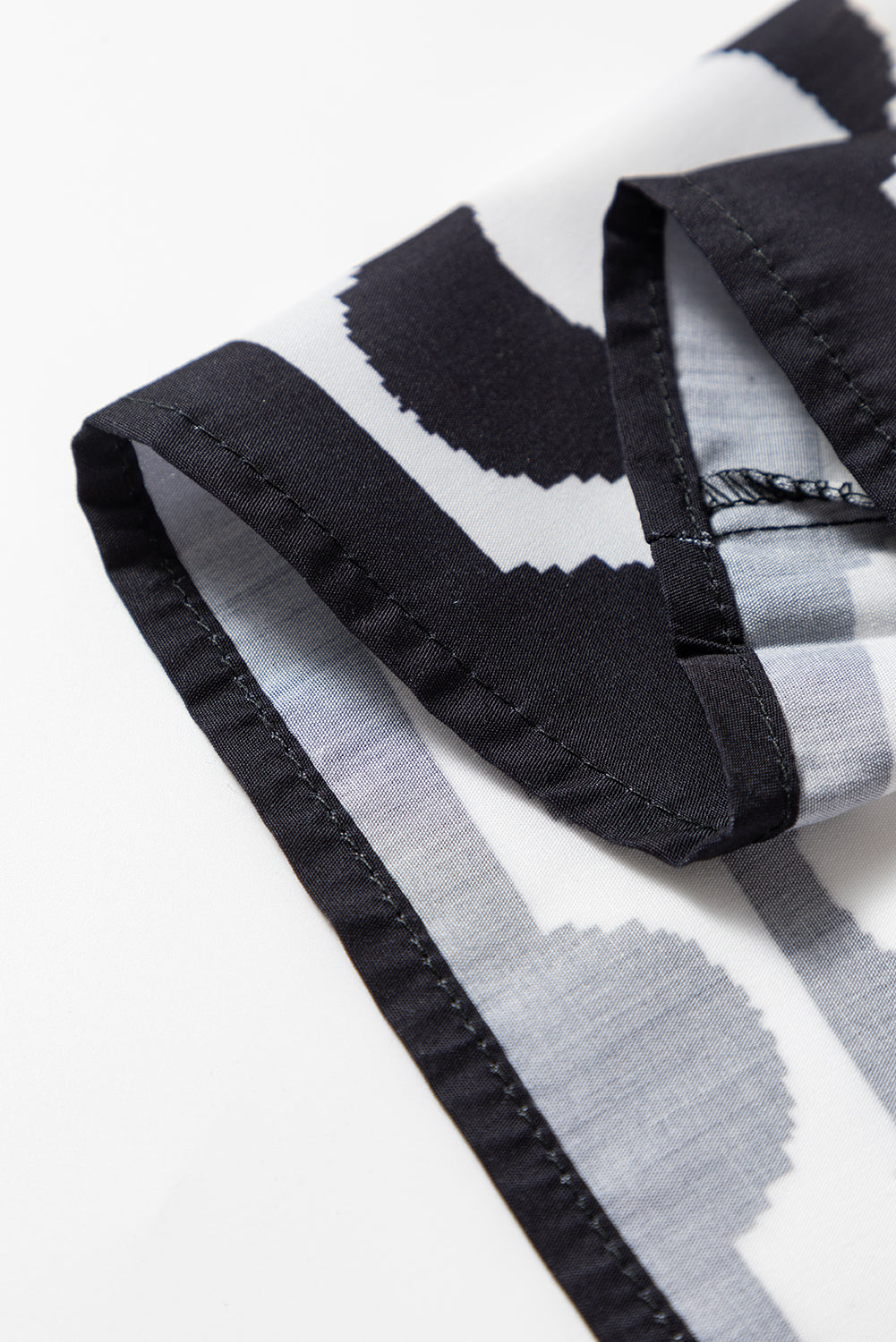 Top sin mangas con estampado geométrico negro