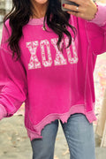 Haut à manches longues côtelé rose fraise à imprimé nœud XOXO et écusson brodé