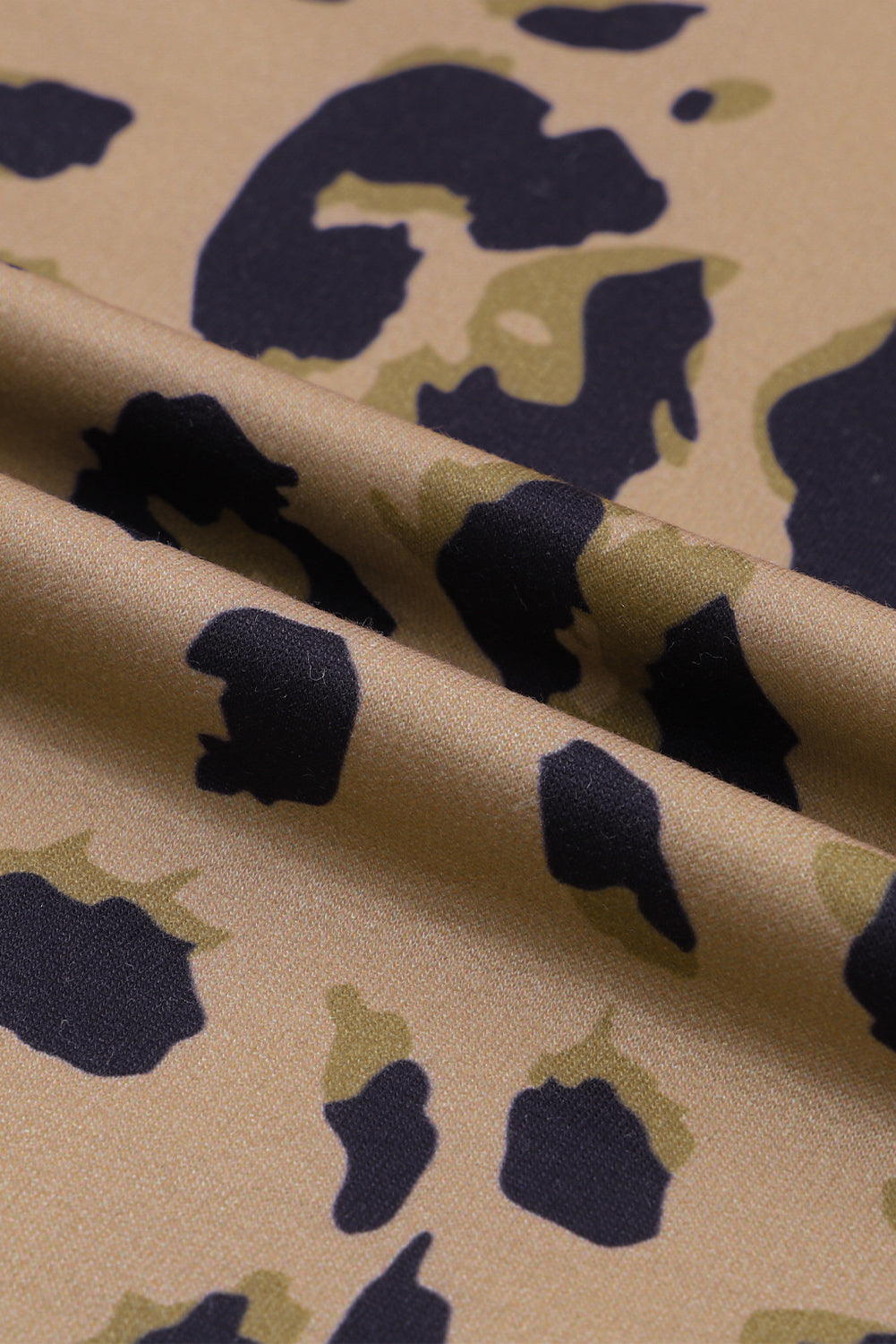 Chemise à manches longues et col en V fendu léopard marron