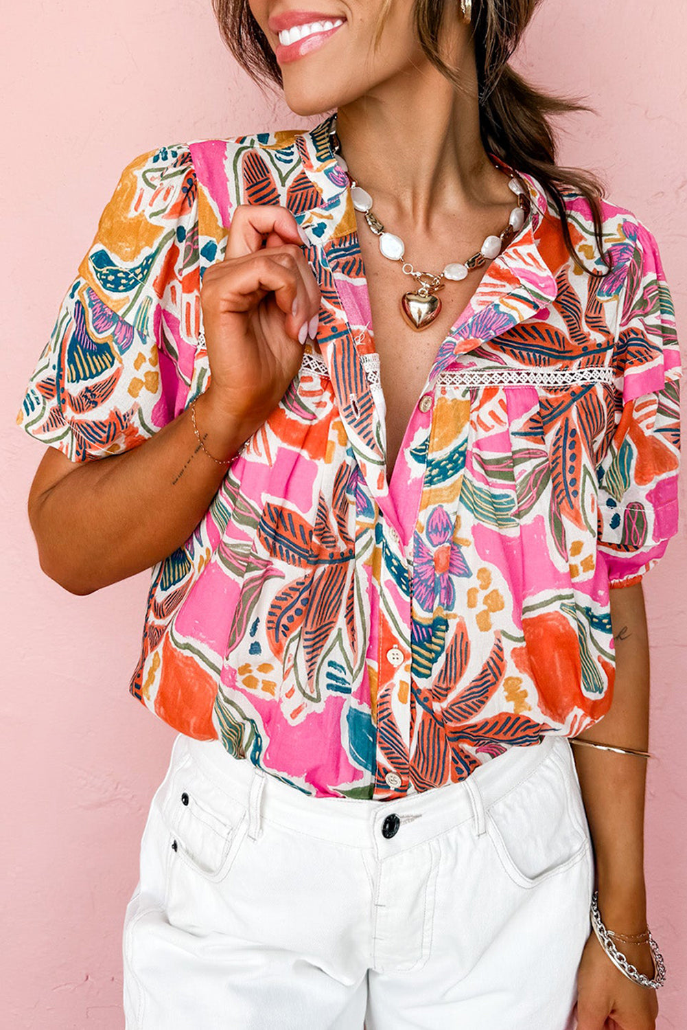 Chemise à manches courtes boutonnée plissée à imprimé tropical rose