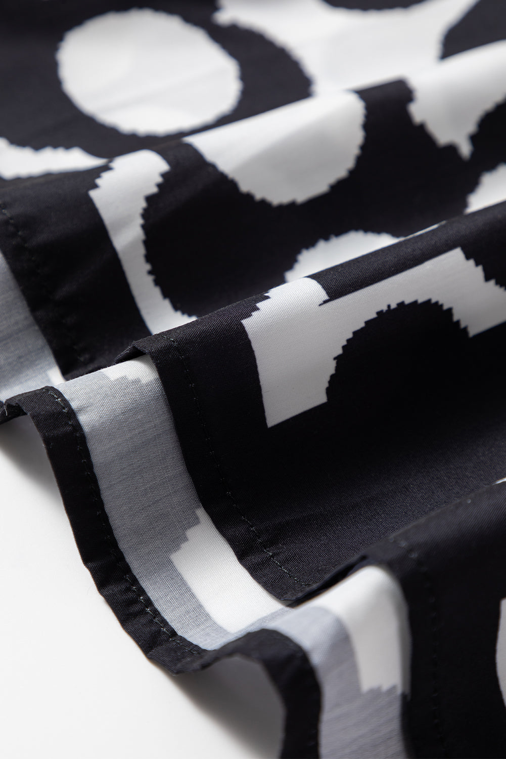 Top sin mangas con estampado geométrico negro