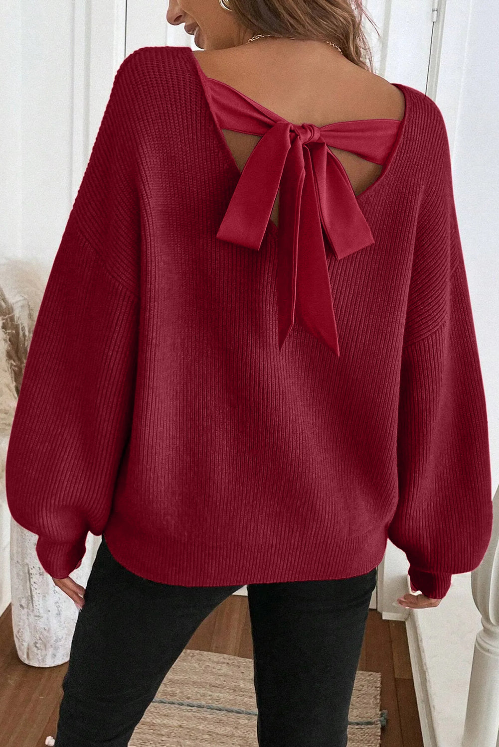 Pull dos nu à épaules tombantes en maille côtelée rouge Dahlia avec nœud ruban