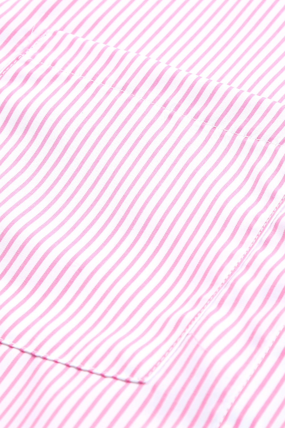 Chemise décontractée à rayures bleu clair et poignets froncés