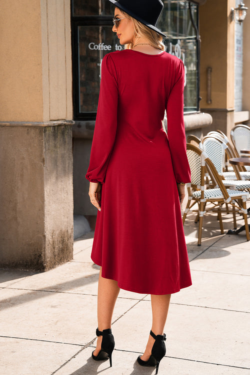 Robe midi rouge flamboyant à manches longues et détails froncés