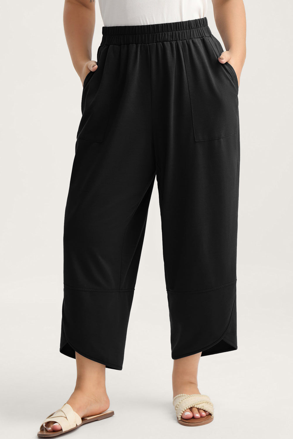 Pantalon capri noir grande taille à taille élastique et ourlet asymétrique, coupe ample