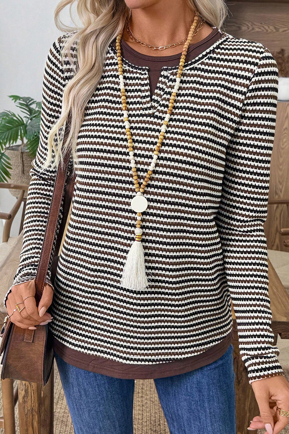 T-shirt marron à manches longues, col rond, rayures texturées, effet deux pièces