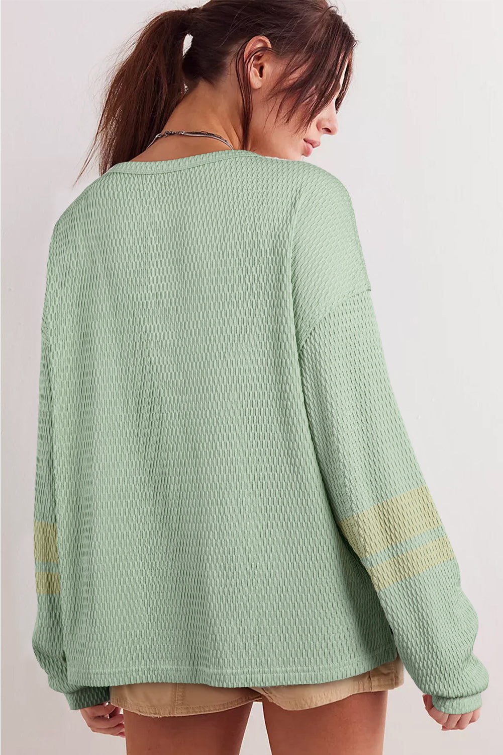 Sudadera Henley con mangas texturizadas y bloques de color verde niebla pradera