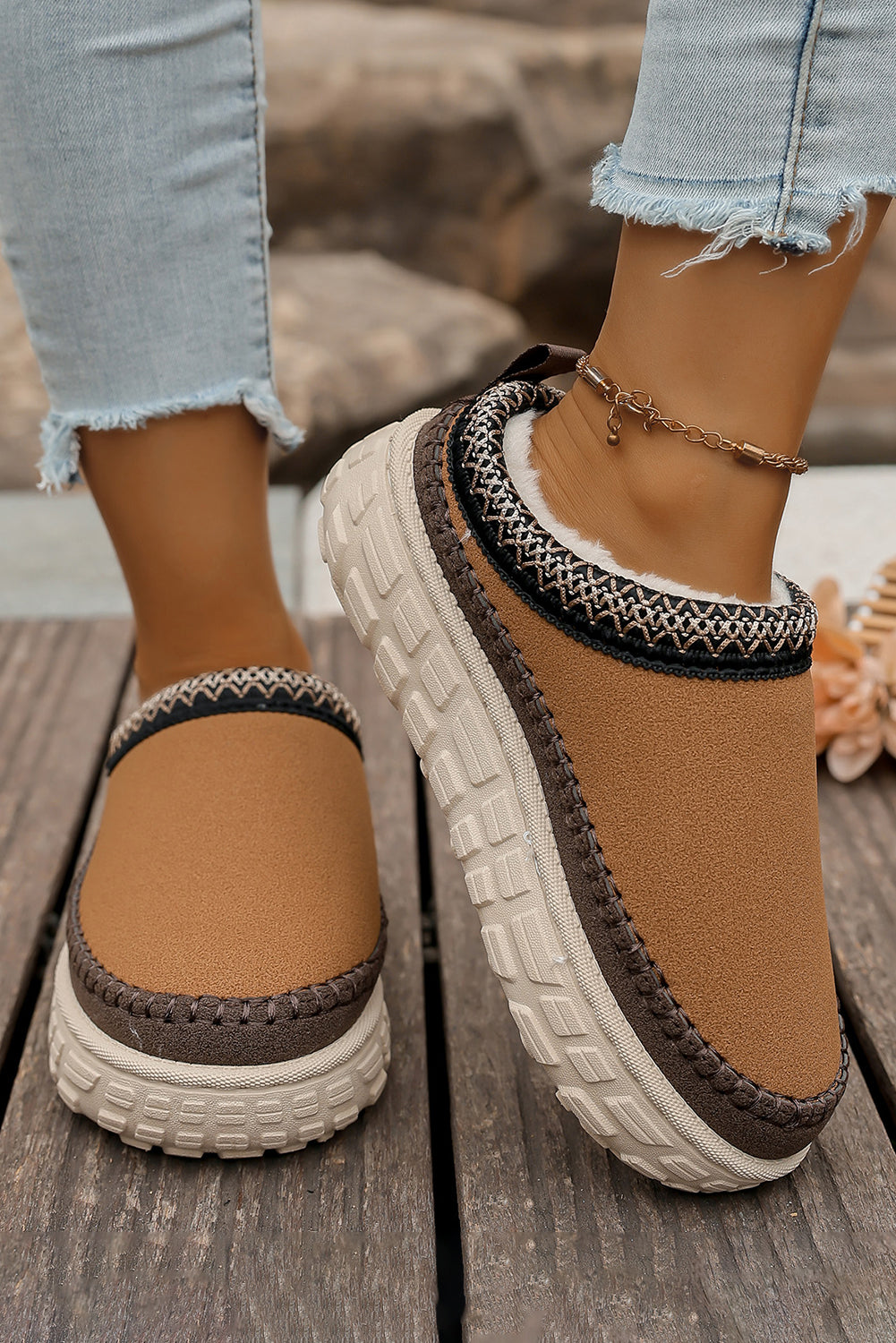 Chaussons d'hiver en peluche à coutures contrastées blanches