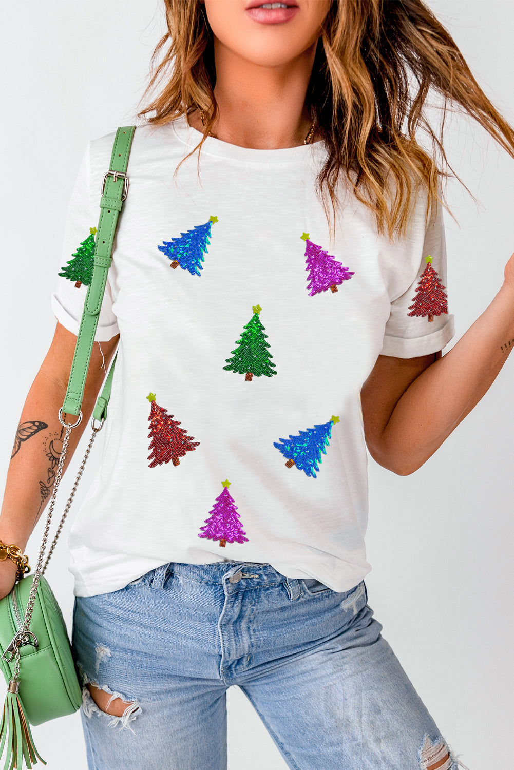 Camiseta navideña con estampado de árbol de Navidad blanco brillante y mangas con puños