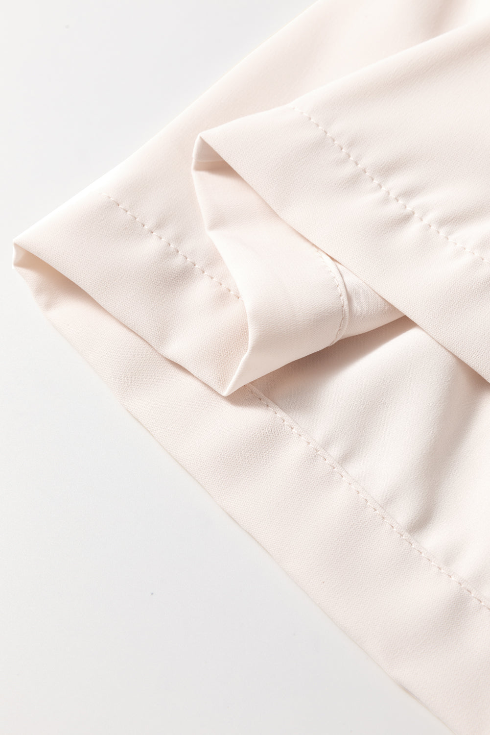 Blusa peplum con mangas abullonadas y lazo blanco dulce