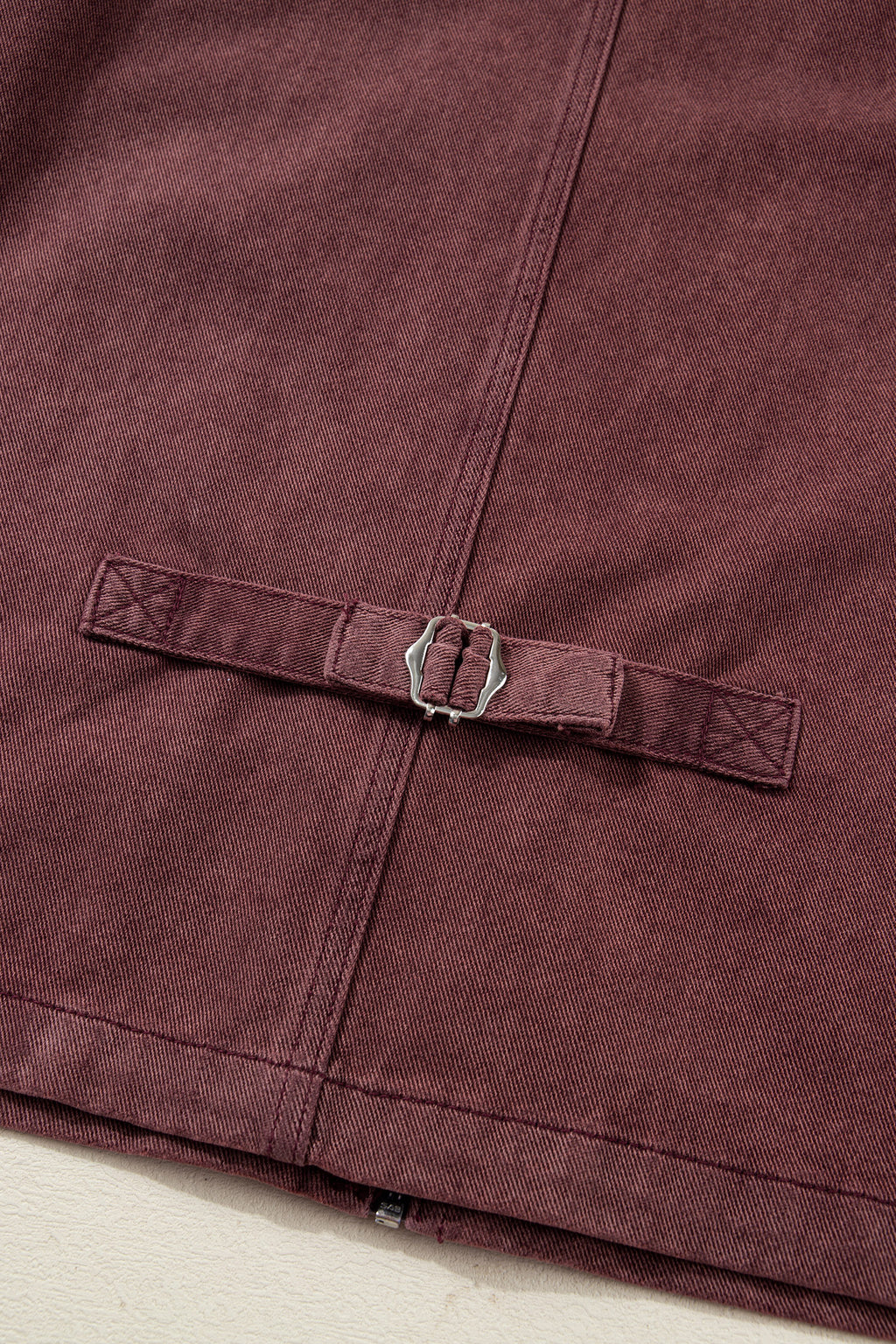 Veste en jean à col en velours côtelé couleur café et fermeture éclair sur le devant