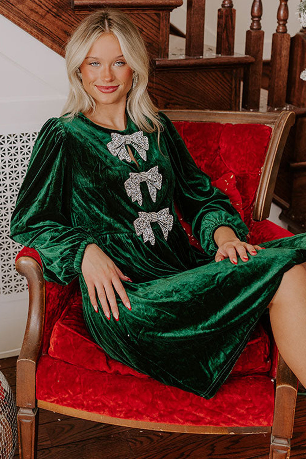 Vestido mini de terciopelo con cintura alta y decoración de lazo Evergreen