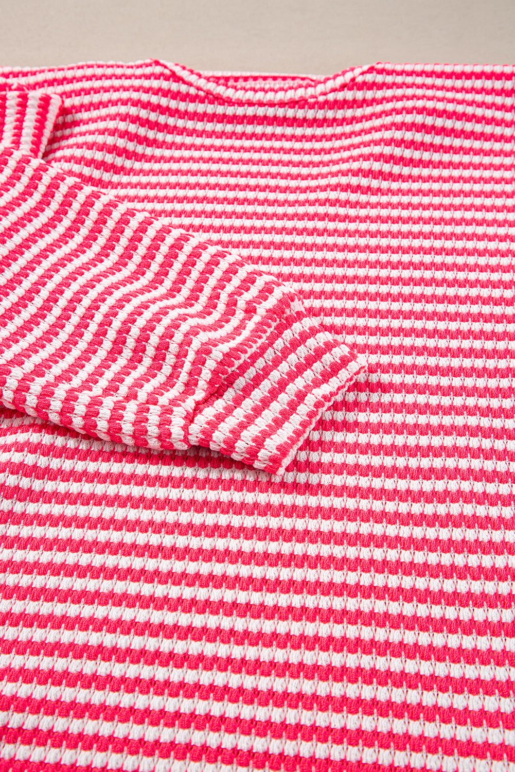 Haut rayé noir à manches longues et col rond avec épaules tombantes