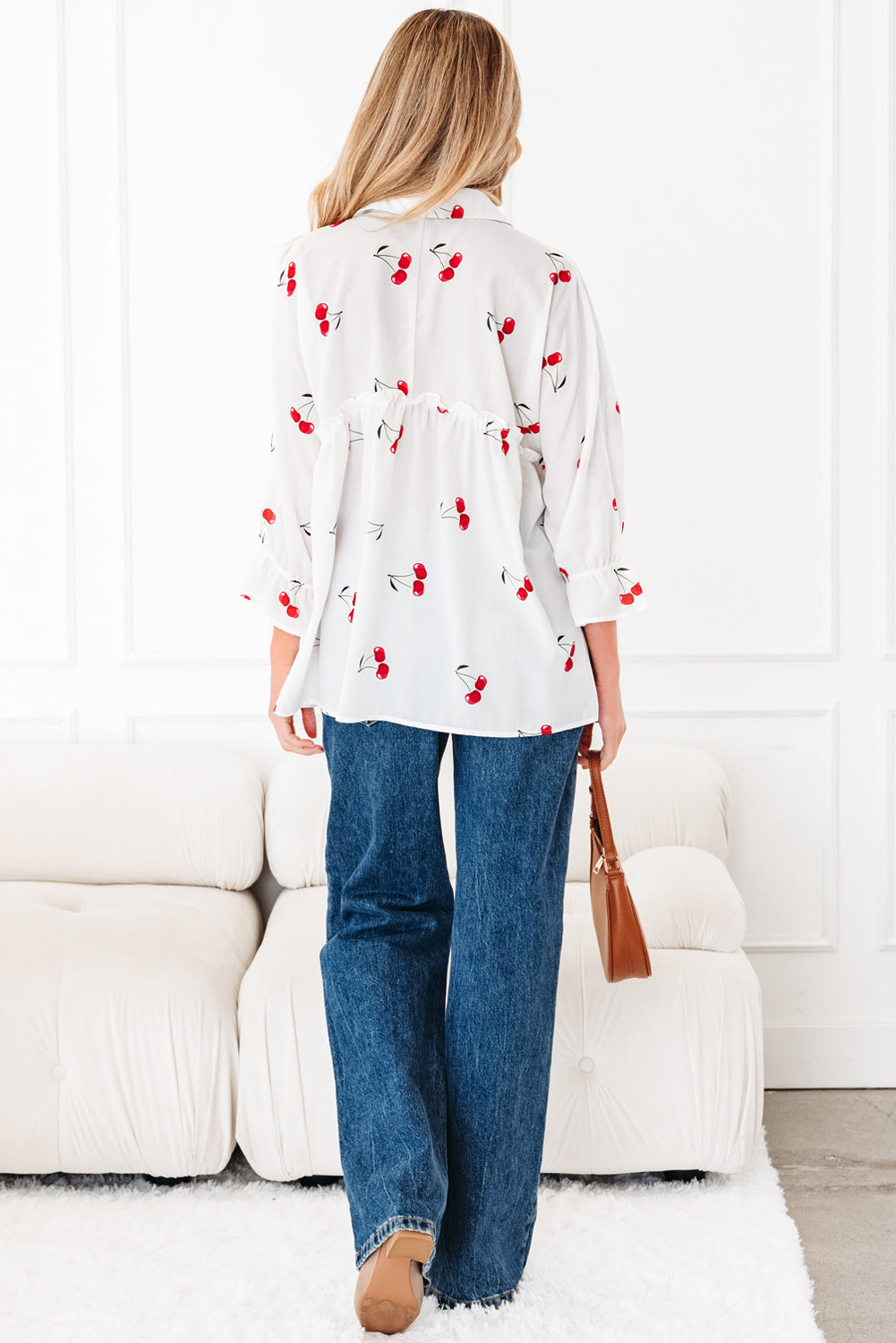 Blusa babydoll con cuello y mangas con volantes y estampado de cerezas blancas