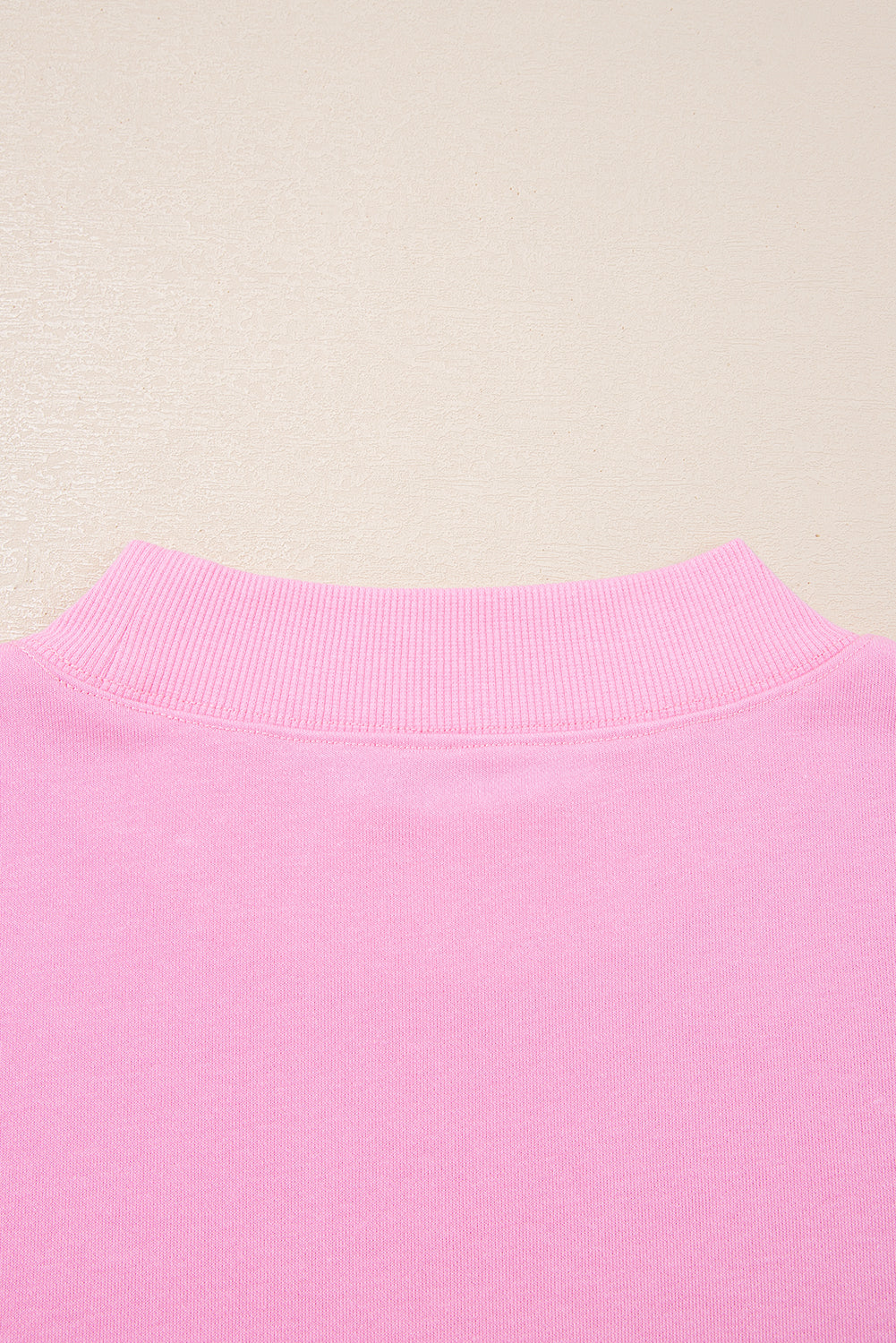 Haut fluide grande taille rose à volants et bordures côtelées