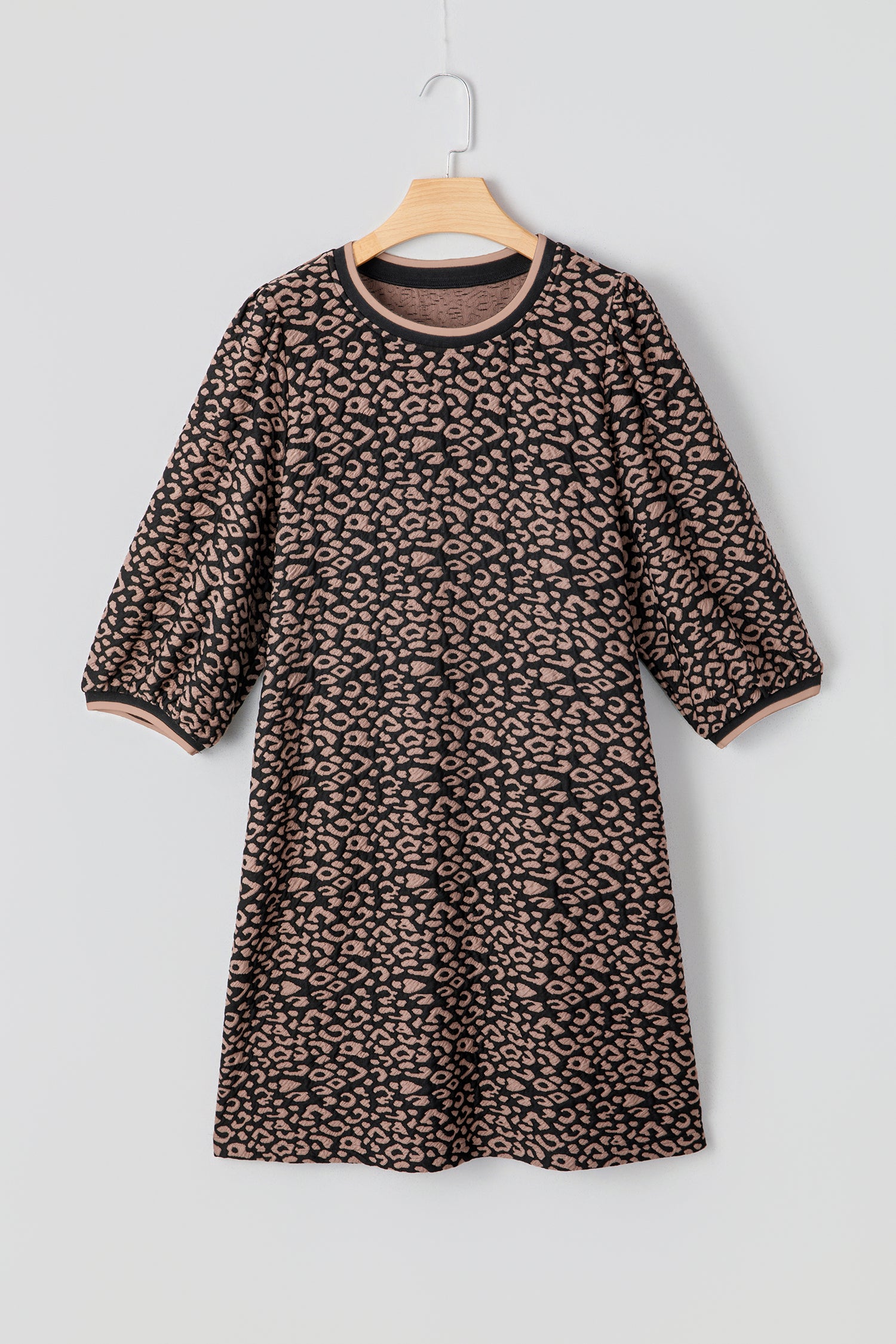 Vestido mini recto con mangas abullonadas y estampado de leopardo negro